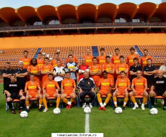 nu prea ma fotbalul, dar tin cu cu ceahlaul piatra ca, de...e de-a nu am nimic cu celelalte chipe.